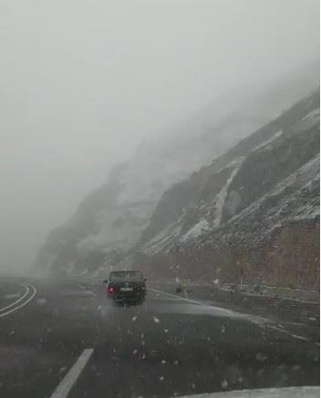 Karlıova-Erzurum karayolunda kar yağışı