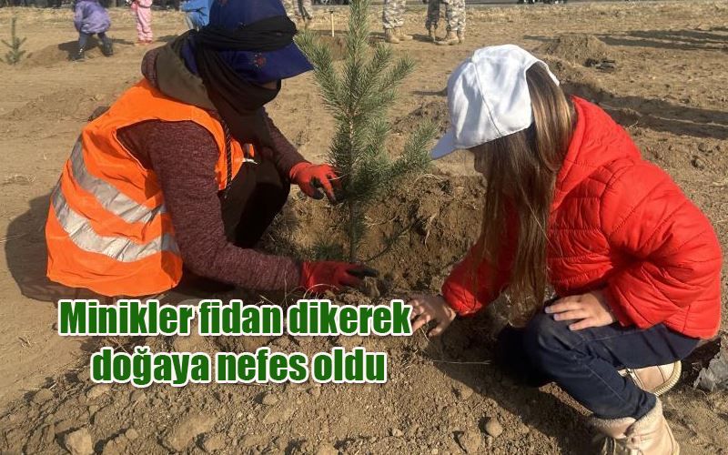 Minikler fidan dikerek doğaya nefes oldu