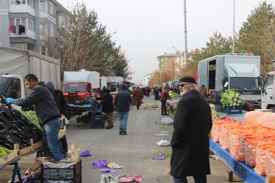  Erzurumlu vatandaşlar halk pazarlarında yoğunluk oluşturuyor