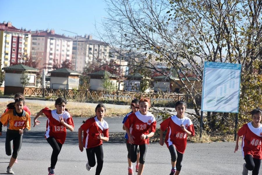 Krosta şampiyon Reşit Karabacak ve Karayazı