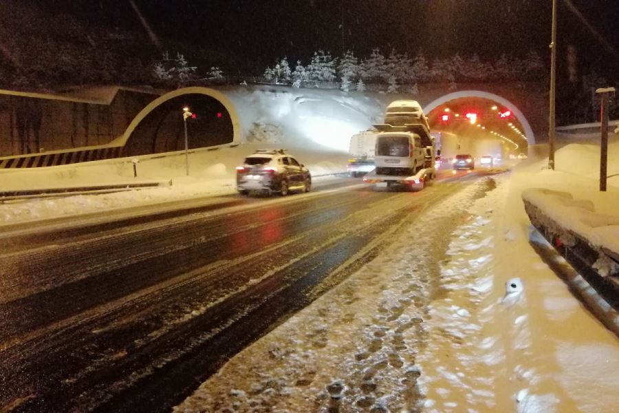 Zincirleme kazada kapanan Bolu Dağı Tüneli 5 buçuk saat sonra açıldı