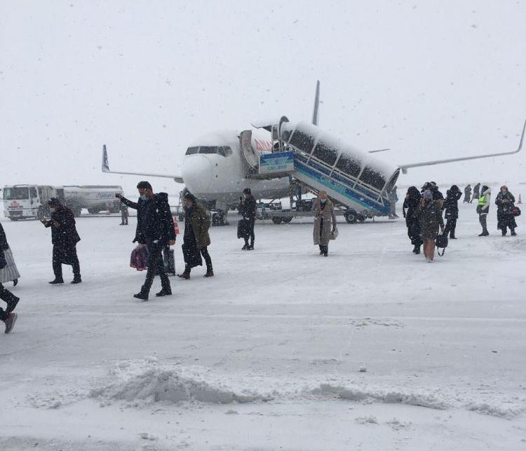  Erzurum Havalimanı kar timi görev başında