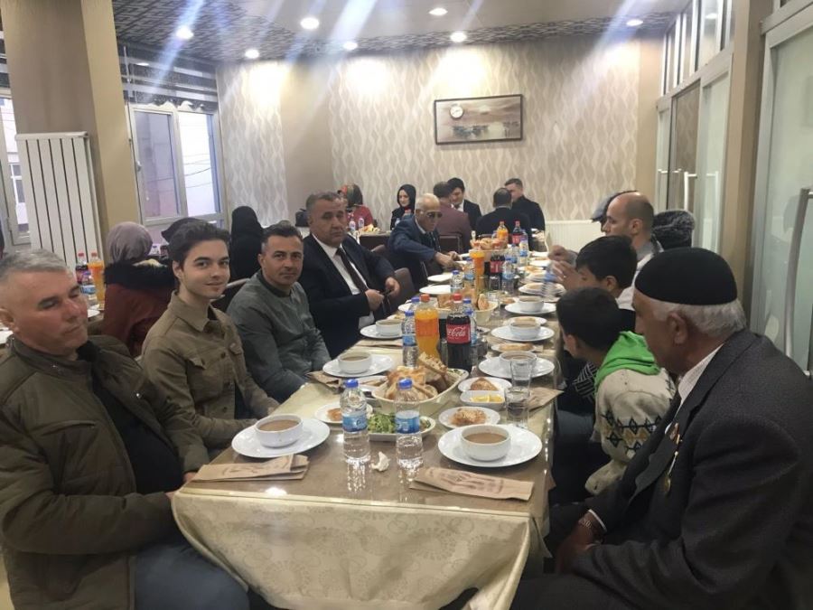 Horasan’da şehit ve gazi ailelerine iftar yemeği verildi