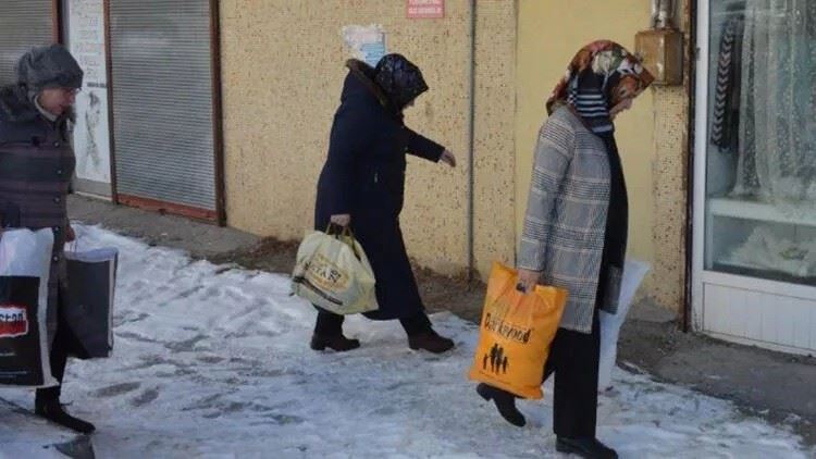 Zenginle fakir arasında köprü oluşturuyorlar