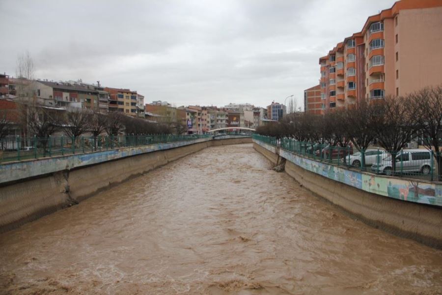  Oltu Çayının debisi yükselmeye başladı