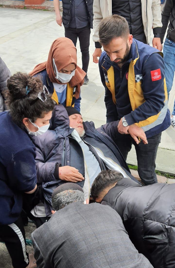 Belediye Otobüsünde Yolcuların Yardımıyla Hayata Döndü