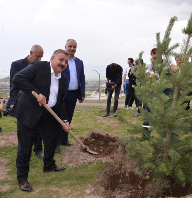 Erzurum’da ‘Fidan Dikimi ve Çevre Temizliği’ etkinliği düzenlendi