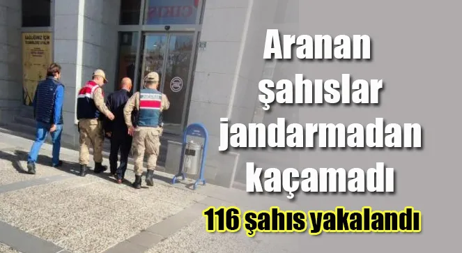 Aranan şahıslar jandarmadan kaçamadı