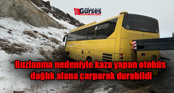 Buzlanma nedeniyle kaza yapan otobüs, dağlık alana çarparak durabildi