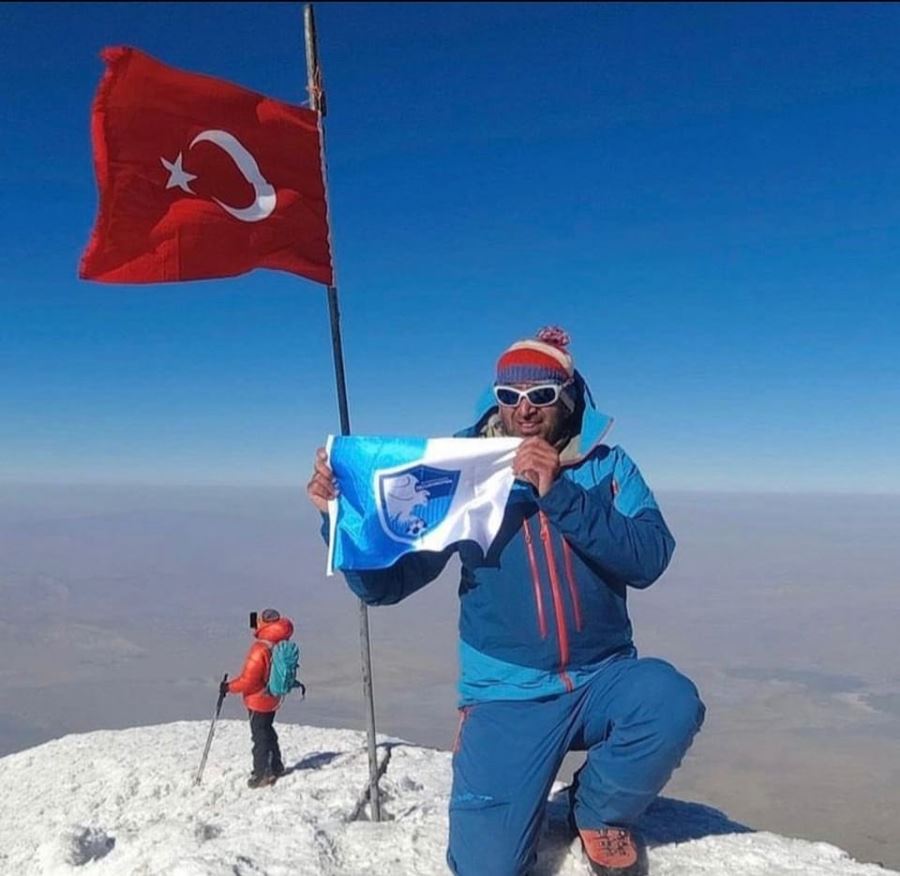 Depremde hayat kurtaran dağcı çığda hayatını kaybetti