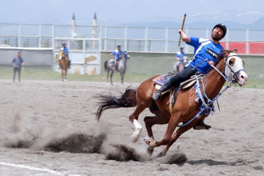 Erzurum’da atlı cirit heyecanı