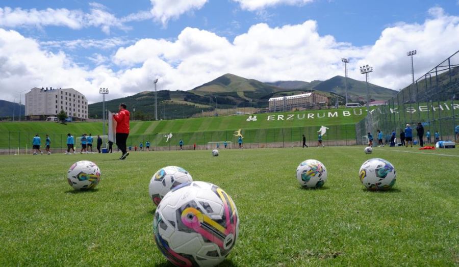 Palandöken, futbol takımlarının gözde kamp merkezi oldu