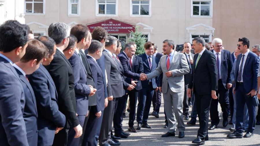 Bakan Tekin Erzurum’da