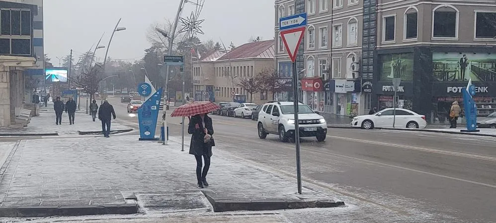 Erzurum’da kar yağışı etkili oluyor