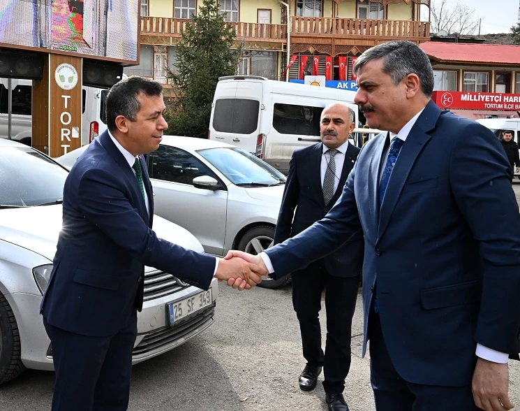 Erzurum Valisi Mustafa Çiftçi, Tortum ilçesini ziyaret etti ve ilçedeki kaymakamlık, belediye, okul, emniyet müdürlüğü ve esnafı ziyaret etti.