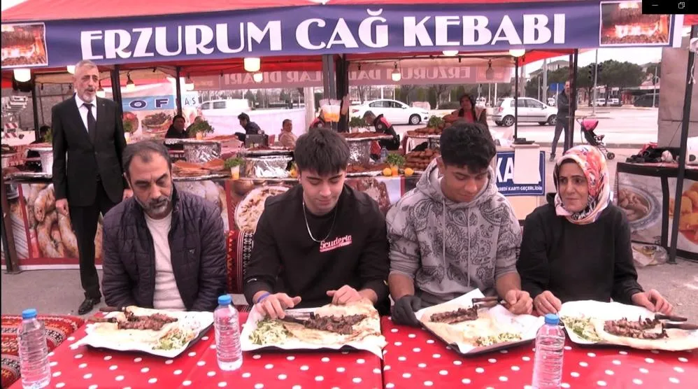 Cağ kebabını en hızlı tüketen ödülün sahibi oldu