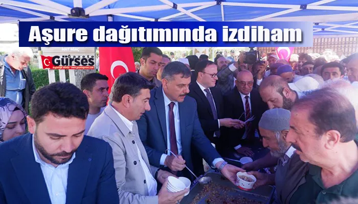 Aşure dağıtımında izdiham