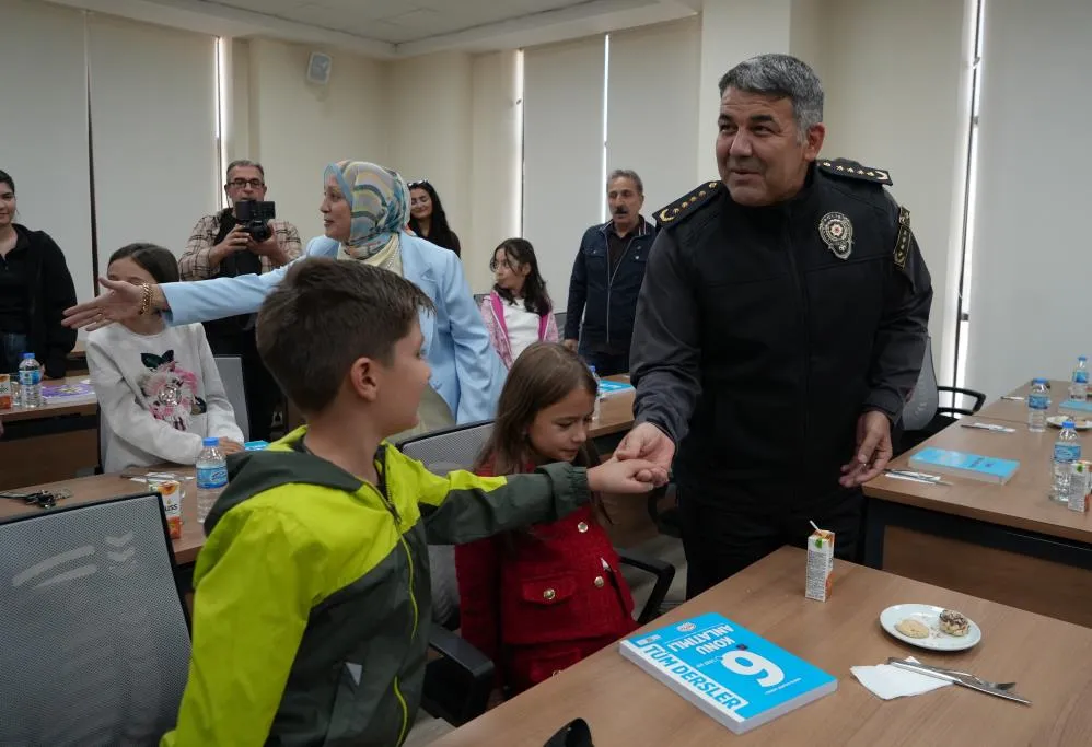 Erzurum polisinden örnek davranış