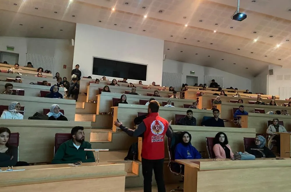 Erzurum polisinden gençlere güvenli gelecek bilgilendirmesi