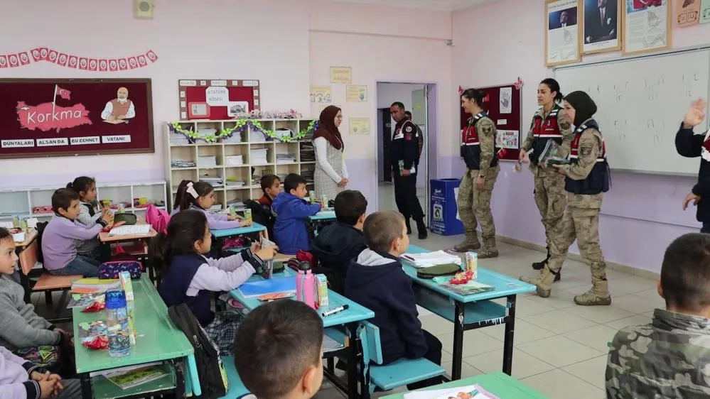 Jandarmadan çocuklara destek