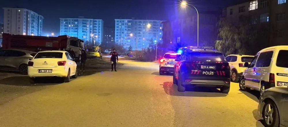 Otomobil içinde bıçaklı kavga: 3 yaralı