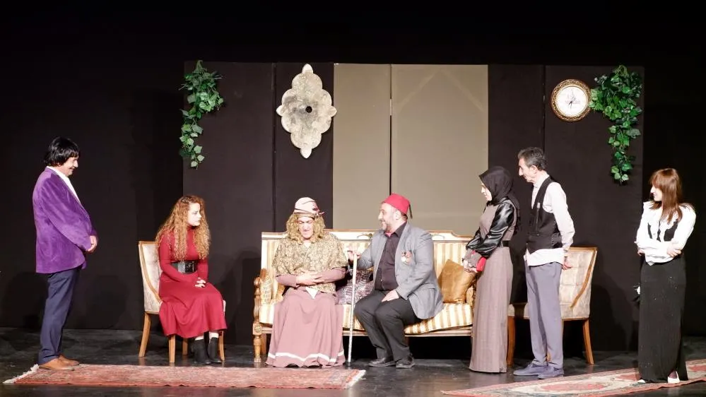 Kılıbık Hayrullah sahne aldı