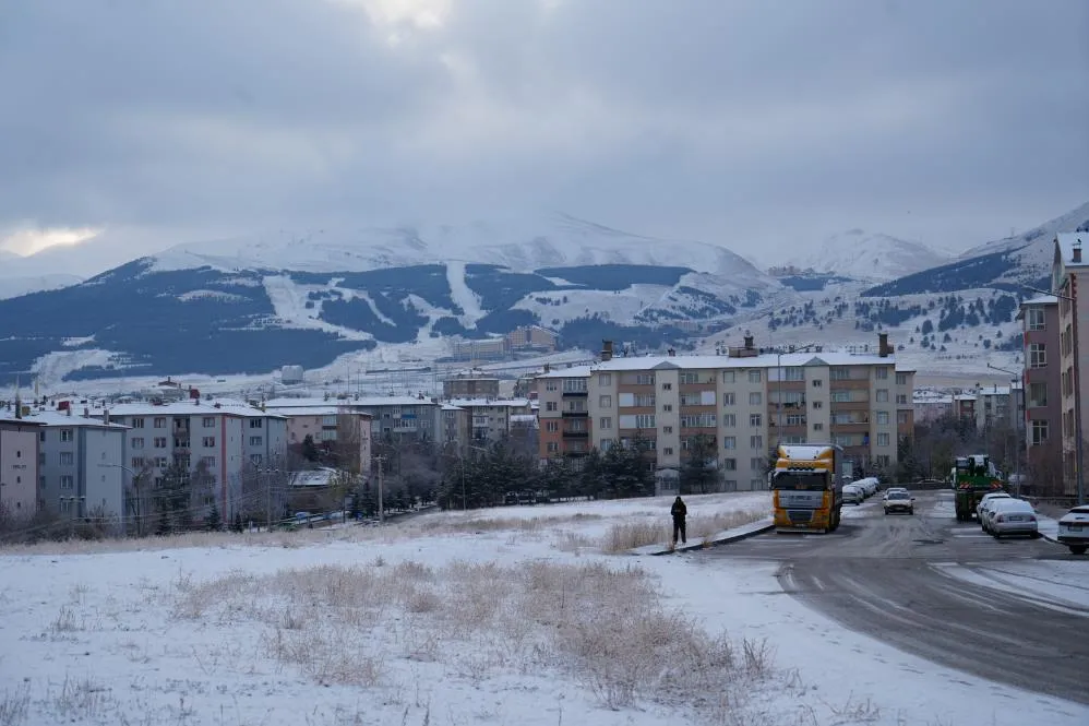 Erzurum güne karla uyandı
