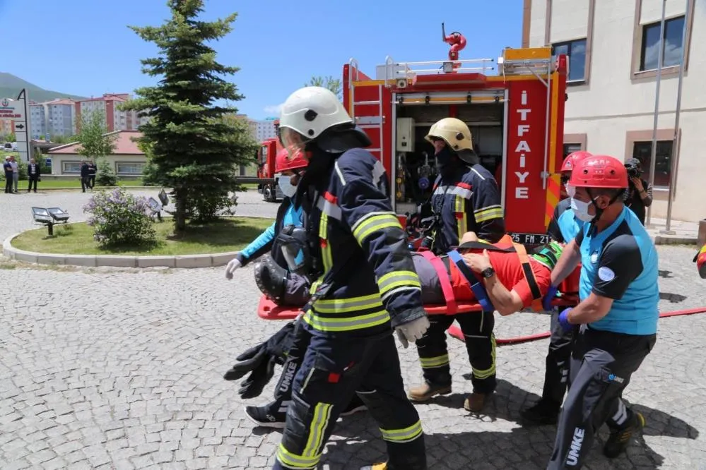 Erzurum İtfaiyesi’nden sağlıkçılara eğitim