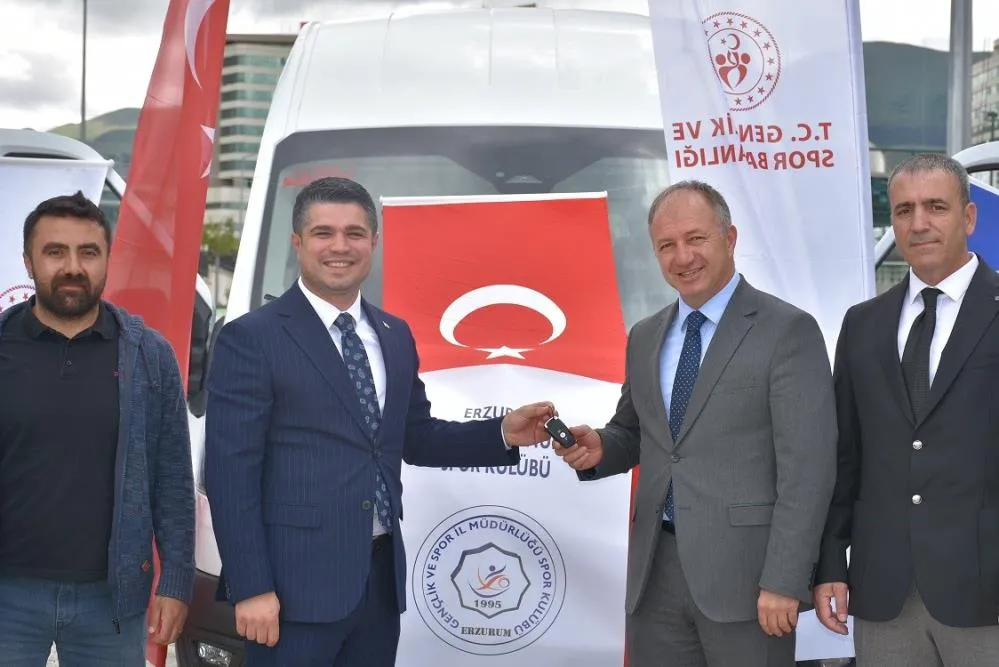 Erzurum Gençlik Spor Kulübü’ne yeni minibüs
