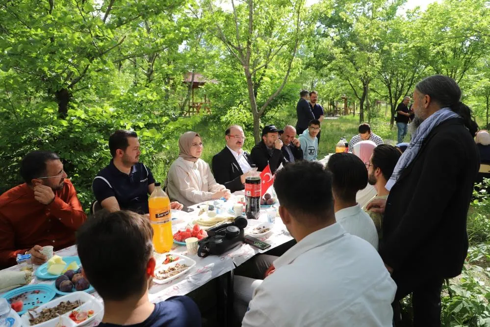 Gazzeli öğrenciler piknikte buluştu