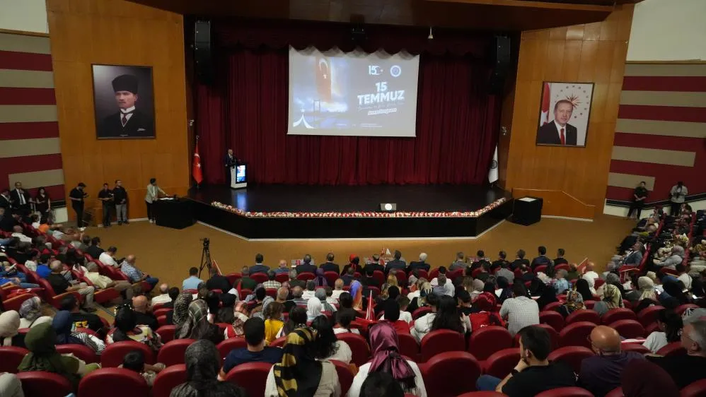 İletişim Fakültesi akademisyenleri ve öğrencilerinin hazırladığı ‘Darbe Kafası’ filmi 15 Temmuz’da izleyiciyle buluştu