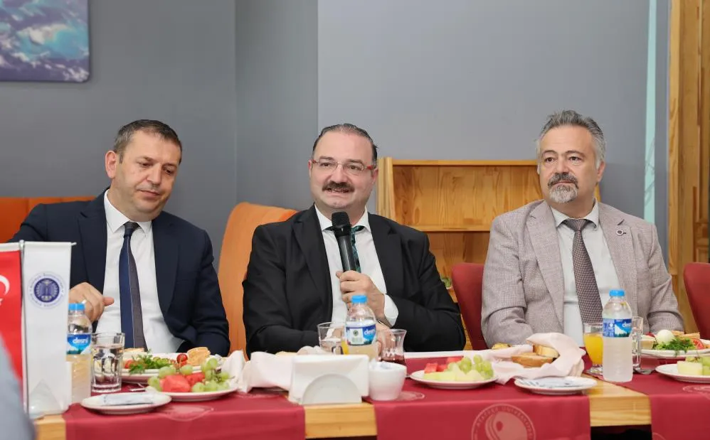 Rektör Hacımüftüoğlu okul yöneticileriyle bir araya geldi