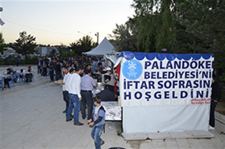 PALANDÖKEN BELEDIYESININ IFTAR SOFRALARI HAZIR