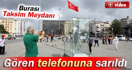 Taksim’e konulan Atatürk heykeline yogun ilgi