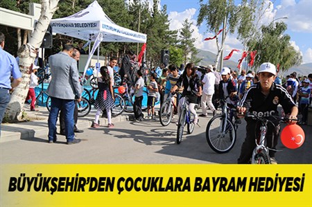 BÜYÜKSEHIR’DEN ÇOCUKLARA BAYRAM HEDIYESI