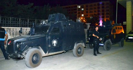 Siirt’te polis lojmanlarina saldiri: 2 yarali