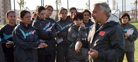 FUTBOLUN SULTANLARINDAN BASKAN SEKMEN’E ÖVGÜ