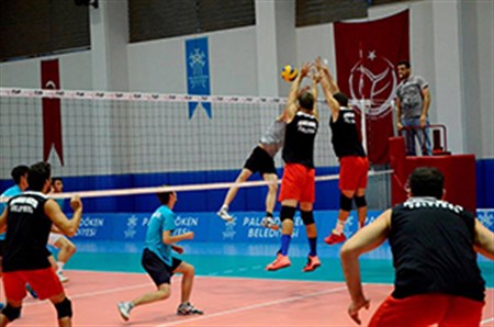 BASKAN BULUTLAR’DAN ERKEK VOLEYBOL TAKIMINA MORAL ZIYARETI