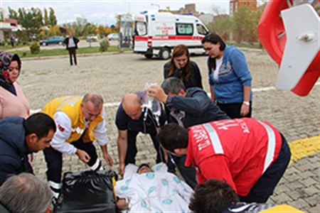 SAGLIK TEKNISYENI NÖBETE GIDERKEN SARAMPOLE UÇTU
