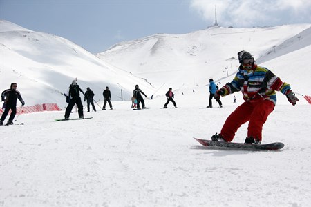 PALANDÖKEN YERLI VE YABANCI TURISTLERI BEKLIYOR