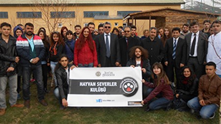 BÜYÜKSEHIR’IN HAYVAN BAKIMEVI 2015’TE ZIYARETÇI AKININA UGRADI