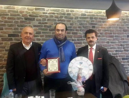 ERZURUM’UN ÇINARLIK ‘YÜCELIK AILESI’NE VEFA PLAKETI