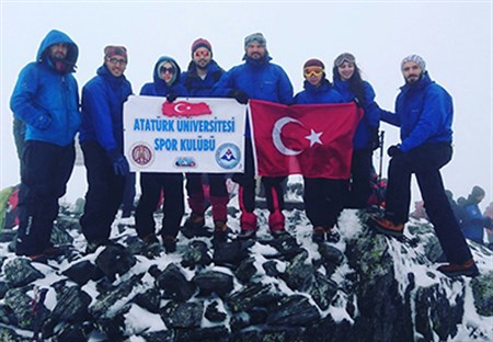 ATATÜRK ÜNIVERSITESI DAGCILARI SEHITLER ANISINA TIRMANDI