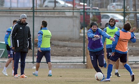 BB ERZURUMSPOR TEKNIK DIREKTÖRÜ YILDIRIM: “SAMPIYONLUK IPINI GÖGÜSLEYECEGIZ”