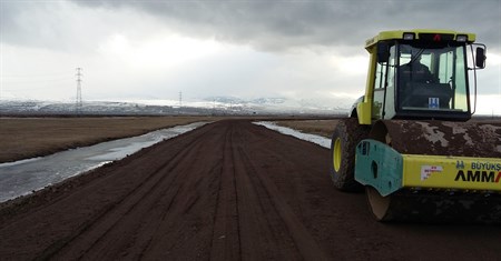 BÜYÜKSEHIR, YOL GÜVENLIGI IÇIN BETON OTO KORKULUK YAPIYOR