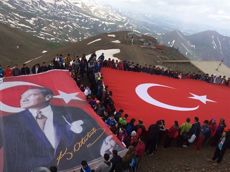 DAGCILAR, ECDAT IÇIN ZIRVE YAPTI