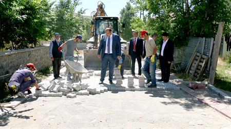 Aziziye’de köyler kilitli parke tas ile isleniyor…