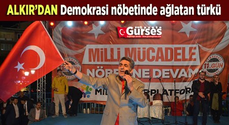 Demokrasi nöbetinde aglatan türkü