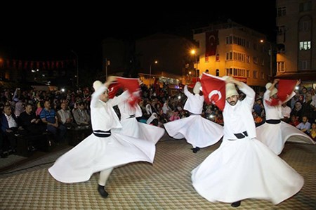 Demokrasi nöbetinde semazen gösterisi