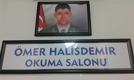 Kahraman Astsubay Ömer Halisdemir’in adi okuma salonuna verildi